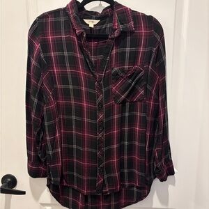 ✨3 SHIRTS✨
Women's Plaid Button-Front Shirt in Black and Burgundy